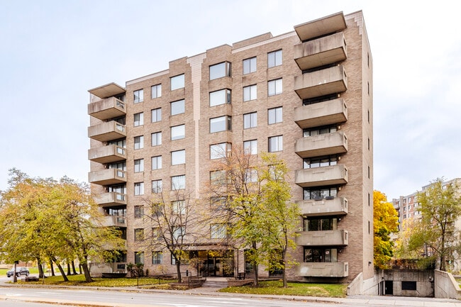 7900 De La Côte-Saint-Luc Ch