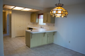 35 Fisher Ct in Templeton, CA - Building Photo - Building Photo