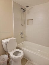 10877 NW 7th St, Unit 23-35 in Miami, FL - Foto de edificio - Building Photo