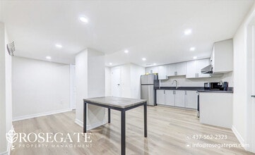 35 Darlingside Dr in Toronto, ON - Building Photo - Building Photo