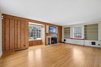 233 S Prospect Ave in Clarendon Hills, IL - Building Photo - Building Photo