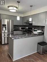 1009 Meadowridge Crescent in Pickering, ON - Building Photo - Building Photo