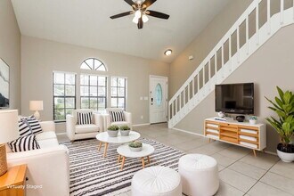 1034 Burnett St in Oviedo, FL - Building Photo - Building Photo