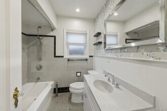 90 Beverly Ave in Floral Park, NY - Building Photo - Building Photo