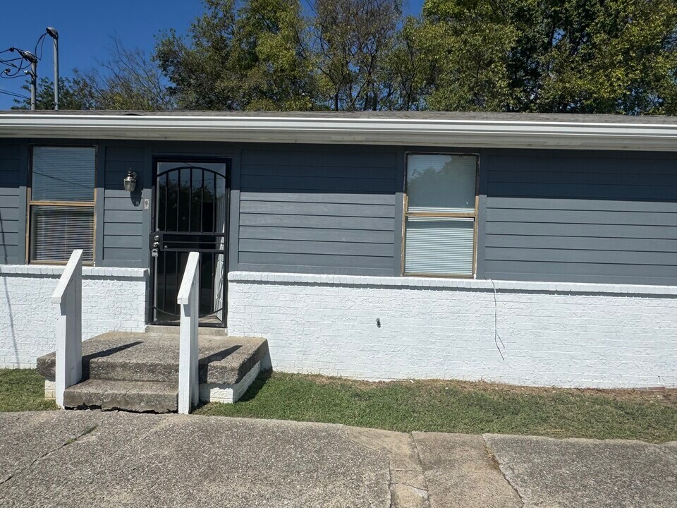 3713 Village Trl, Unit Duplex in Nashville, TN - Building Photo