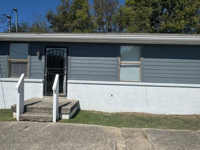 3713 Village Trl, Unit Duplex