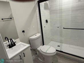 720 NE 7th St in Hallandale Beach, FL - Building Photo - Building Photo