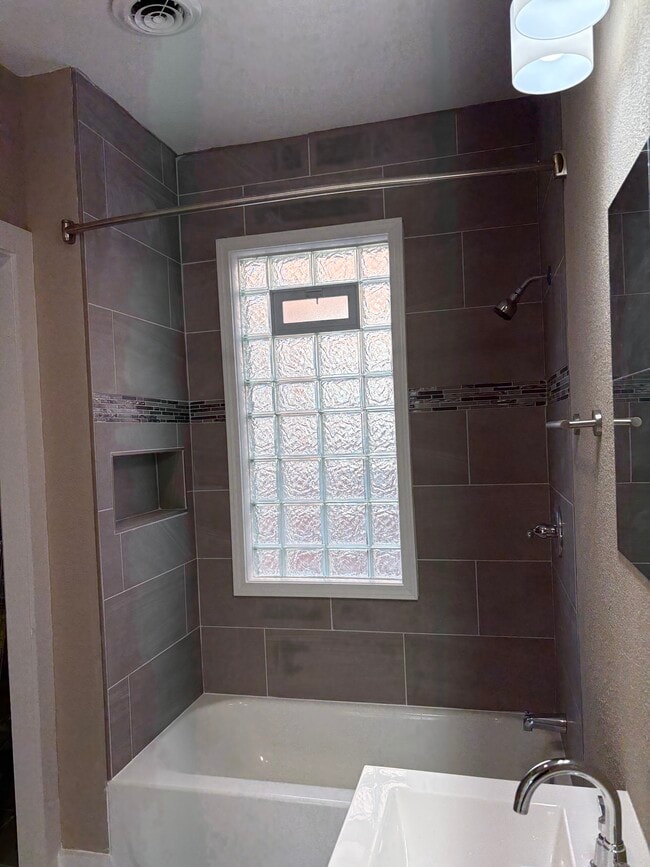 1433 N 39th St, Unit 1433 N 39th Street