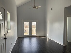 430 Schmidt Rd in Sealy, TX - Foto de edificio - Building Photo