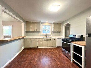 19345 Brentwood St in Livonia, MI - Building Photo - Building Photo