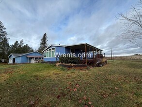 26808 W Tucker Prairie Rd in Cheney, WA - Building Photo - Building Photo