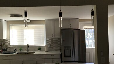 47 Cottage St, Unit Apt 2 in Randolph, MA - Building Photo - Building Photo