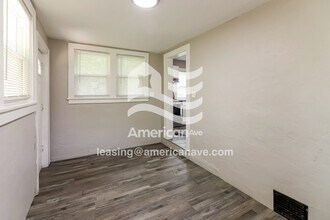 6703 Harris Ave in Raytown, MO - Foto de edificio - Building Photo