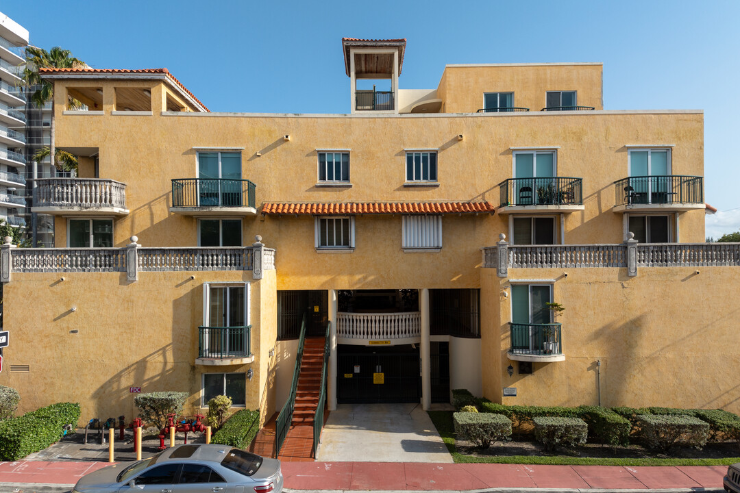 Surfside Palms in Surfside, FL - Building Photo