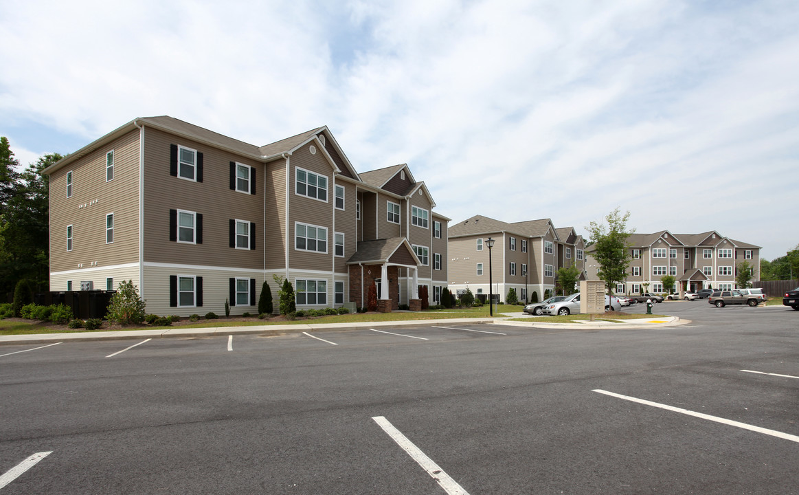 Foxworth Apartments in Greensboro, NC - Building Photo