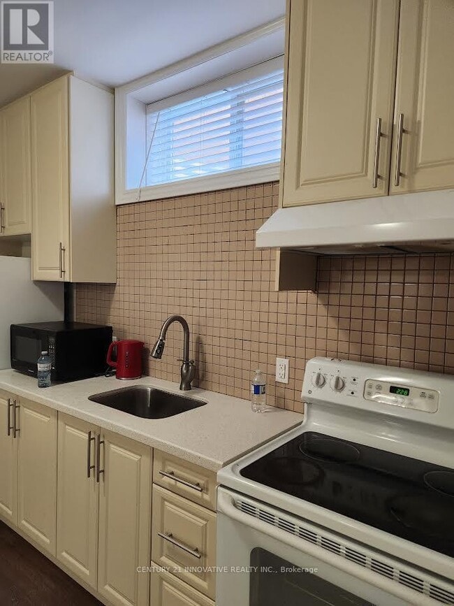 33 Scarborough Golf Club Rd in Toronto, ON - Building Photo - Building Photo