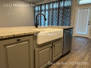 12112 Mossygate Trl in Manor, TX - Building Photo - Building Photo