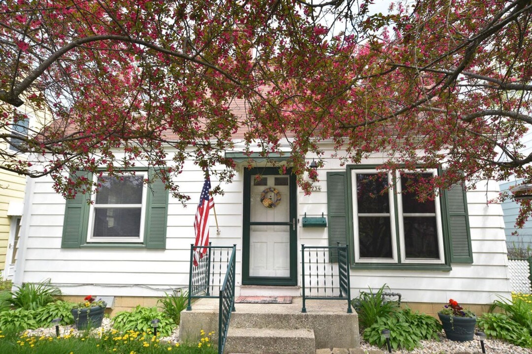 3234 N 85th St in Milwaukee, WI - Building Photo
