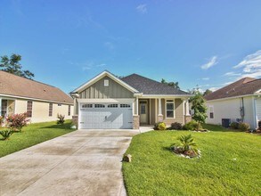 28 Evening Star Dr in Crawfordville, FL - Building Photo - Building Photo