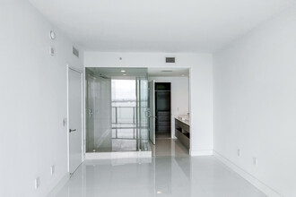 460 NE 28th St, Unit 3507 in Miami, FL - Foto de edificio - Building Photo