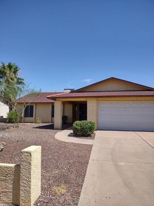 property at 7120 W Sunnyslope Ln