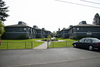 Polynesian Terrace in Fairview, OR - Foto de edificio - Building Photo