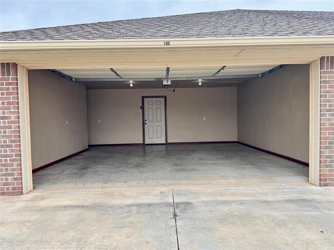 1601 Lawter Rd in Weatherford, OK - Foto de edificio - Building Photo