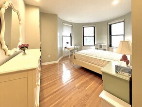4 Charlesgate E, Unit 304 in Boston, MA - Building Photo - Building Photo