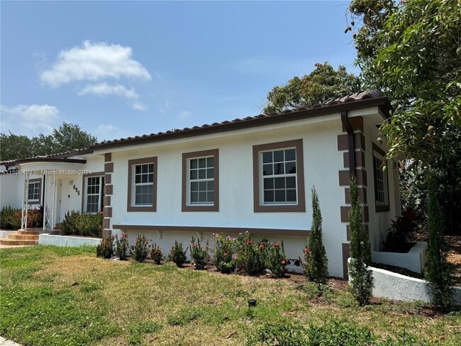 695 NE 80th St-Unit -1 in Miami, FL - Building Photo - Building Photo