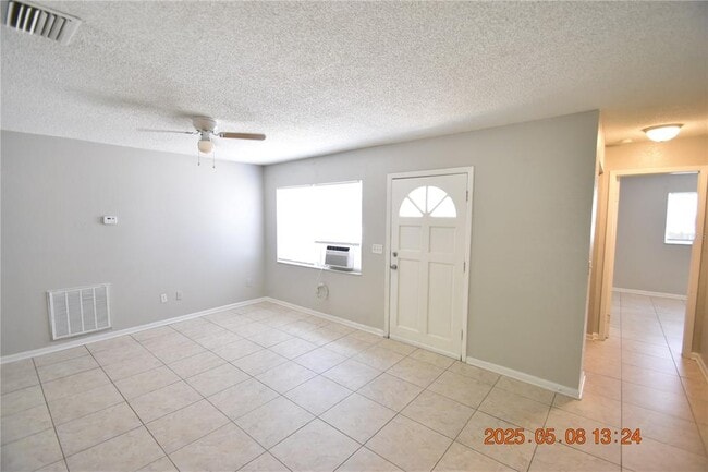 8320 Oleander Ln in Tampa, FL - Building Photo - Building Photo