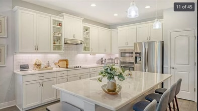 727 129th St NE in Bradenton, FL - Foto de edificio - Building Photo