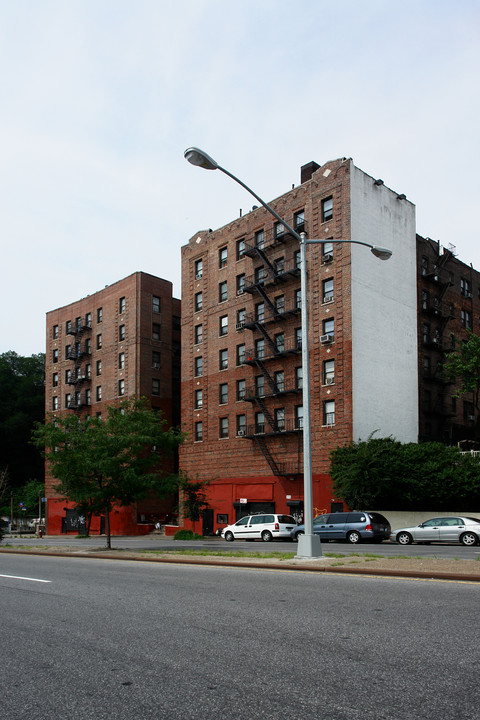 1275 Edward L Grant Hwy in Bronx, NY - Building Photo