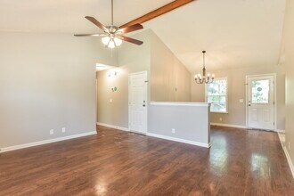 4936 Deerhaven Dr in Nashville, TN - Foto de edificio - Building Photo