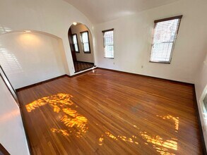 2809 E 11th St in Long Beach, CA - Building Photo - Building Photo