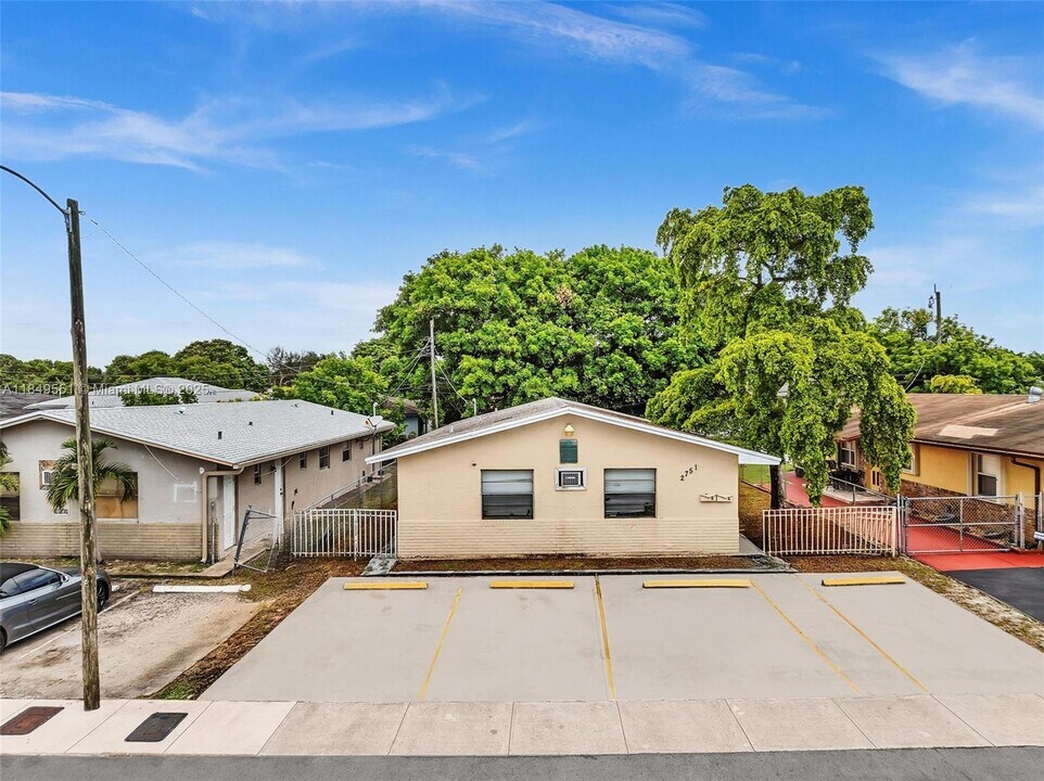 2751 NW 14th Ct in Fort Lauderdale, FL - Building Photo