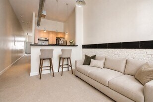 296 Meridian St, Unit 1 in Boston, MA - Building Photo