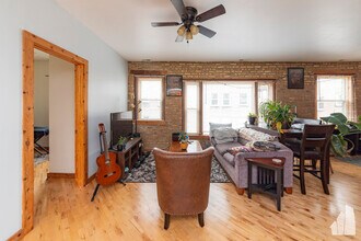 1622 W Columbia Ave, Unit 3S in Chicago, IL - Building Photo - Building Photo