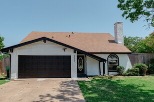 2027 Lucerne Cir in Carrollton, TX - Building Photo