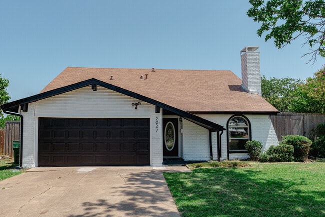 property at 2027 Lucerne Cir