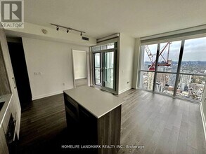 1-4601 Yorkville Ave in Toronto, ON - Building Photo - Building Photo