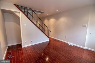 166 Sigel St in Philadelphia, PA - Building Photo - Building Photo