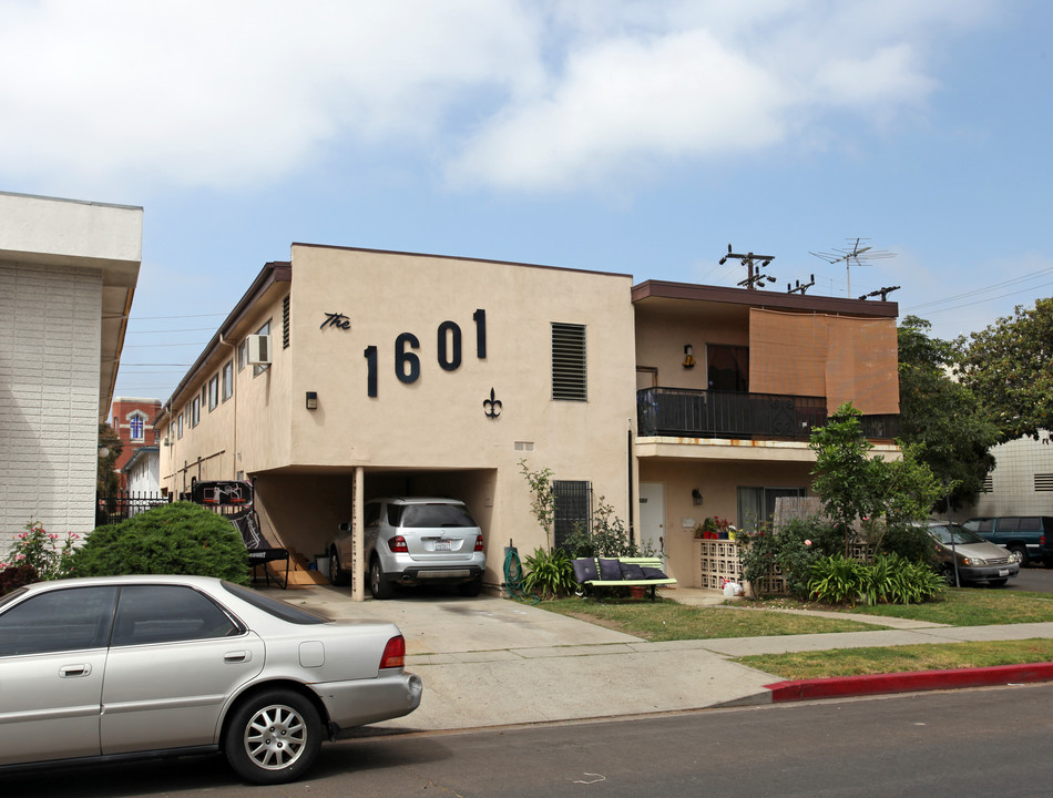 1601 Barry Ave in Los Angeles, CA - Building Photo