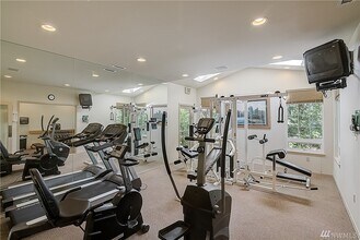 25235 SE Klahanie Blvd, Unit H102 in Sammamish, WA - Building Photo - Building Photo