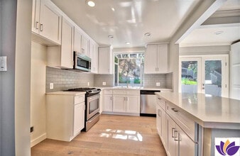11423 Sunshine Ter in Studio City, CA - Building Photo - Building Photo
