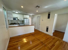 10 Cheever Ct, Unit 2 in Boston, MA - Building Photo