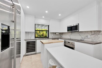 105 W Sunrise Ave in Coral Gables, FL - Building Photo - Building Photo