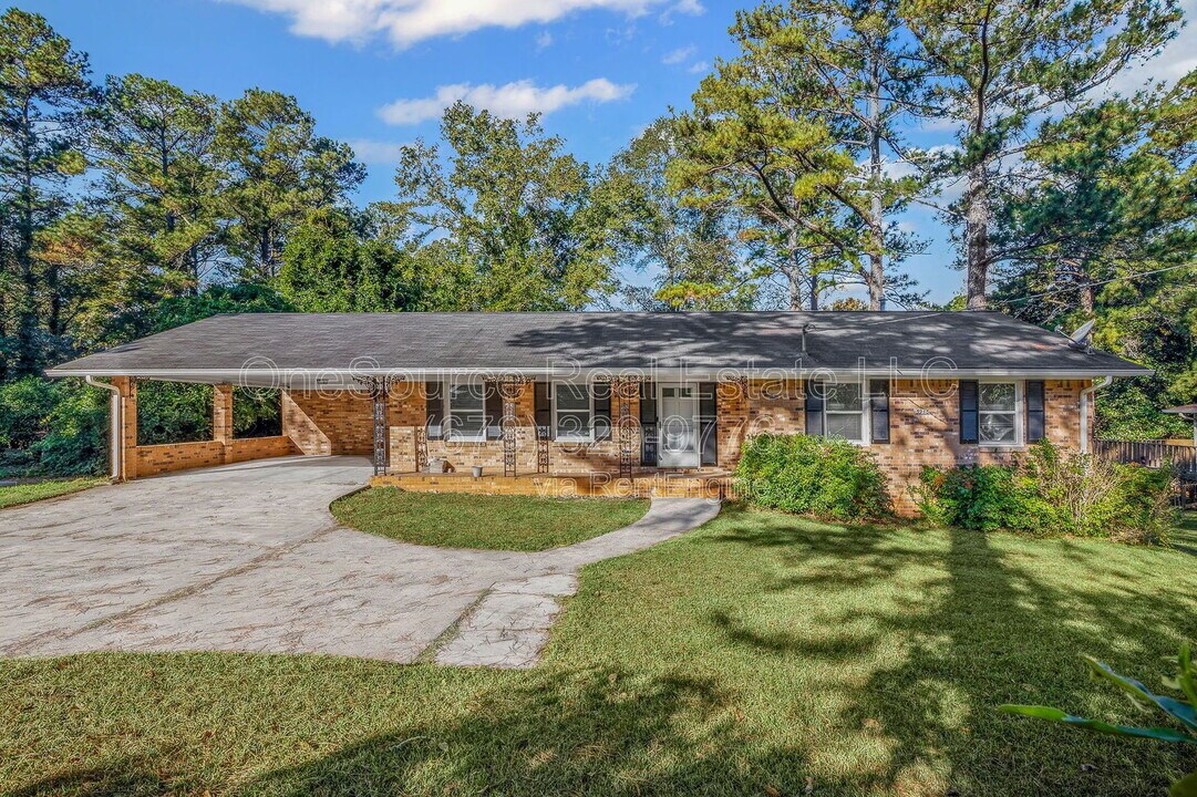 5946 Dunn Rd in Mableton, GA - Building Photo