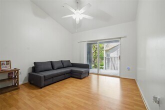 11133 SW 8th St, Unit 3069 in Pembroke Pines, FL - Building Photo - Building Photo