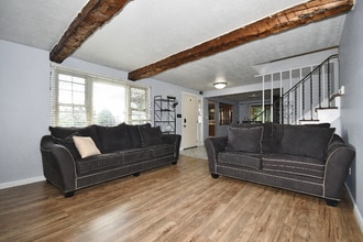 740 McMurray Rd in Bethel Park, PA - Building Photo - Building Photo