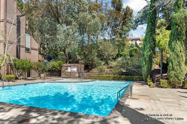 3335 Brittan Ave in San Carlos, CA - Building Photo - Building Photo